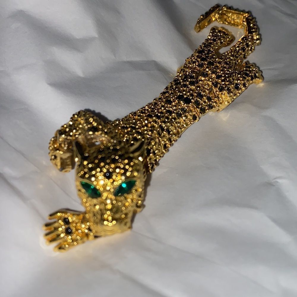 Vintage Articulated Leopard Pin Gold with Green Glass Eyes - Picture 4 of 12